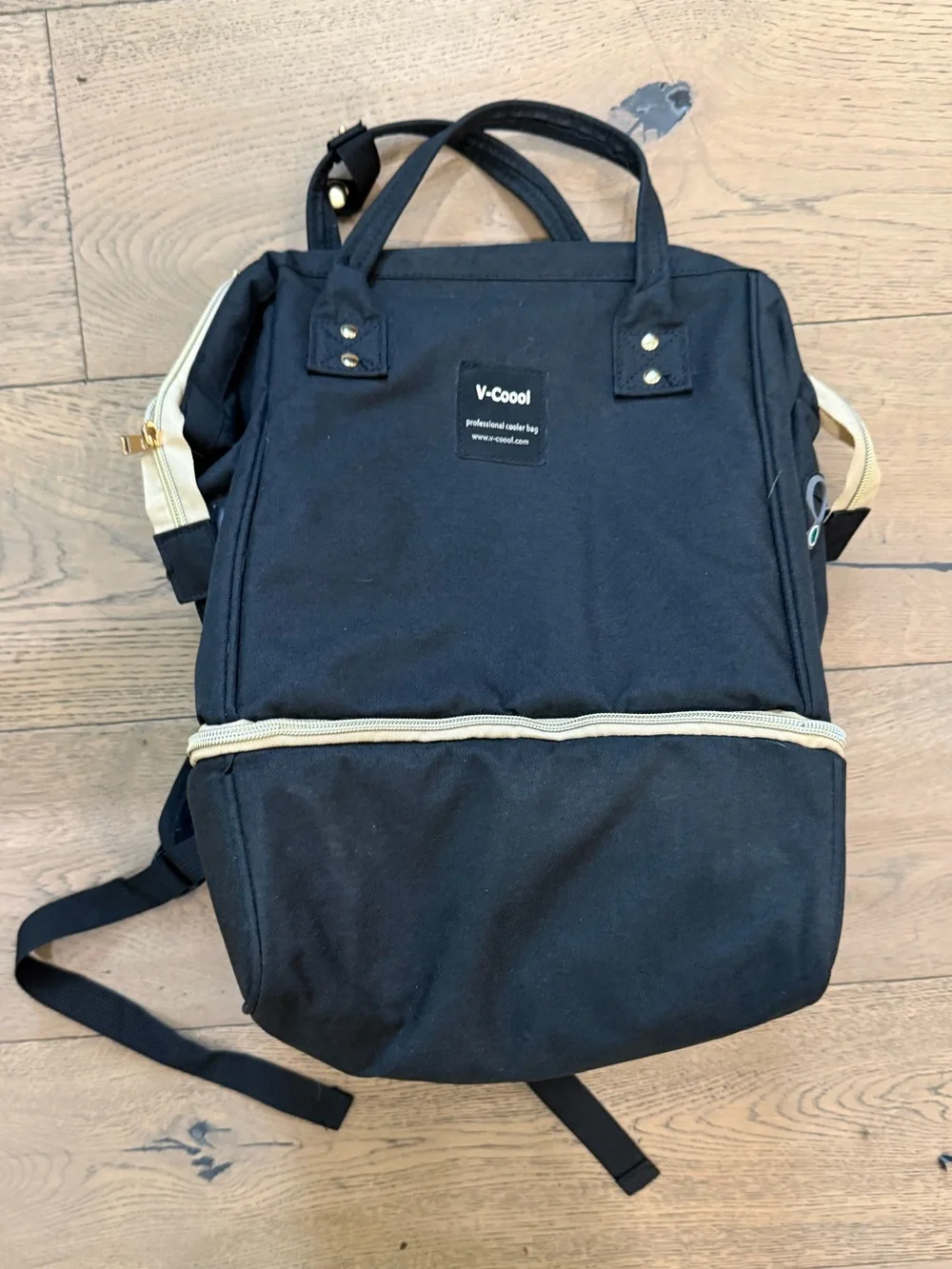 V-COOOL Pump Backpack Cooler Bag Double Layer Black – Used Once
